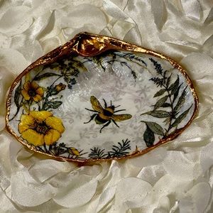 Gorgeous brand new handmade shell trinket dishes